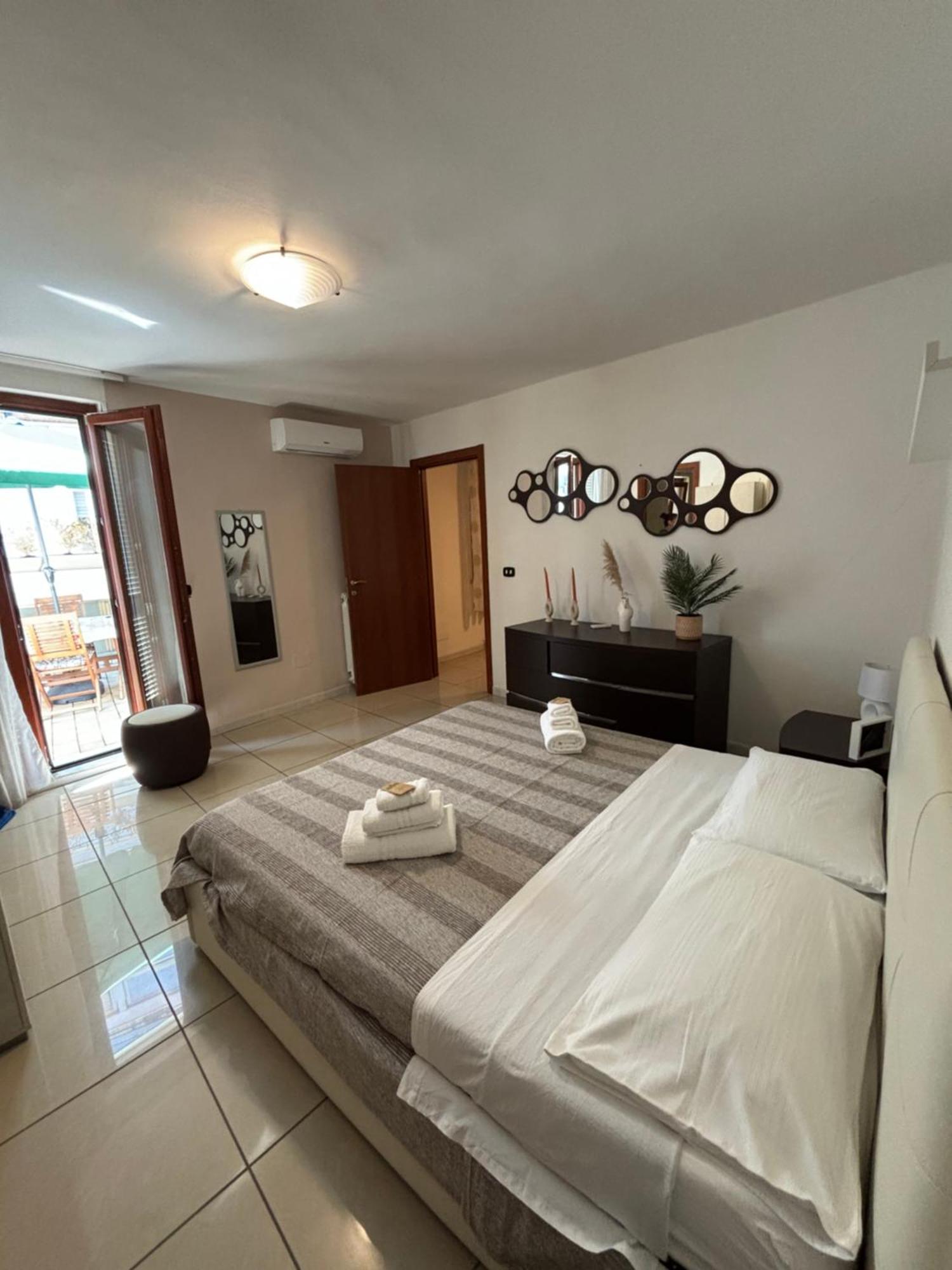 Le Muse Apartment กาแซร์ตา ภายนอก รูปภาพ